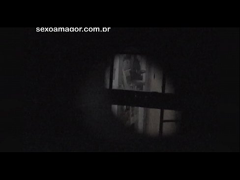 ❤️ Blondie é gravada en segredo por un voyeur do barrio escondido detrás de ladrillos ocos Porno en nós ☑