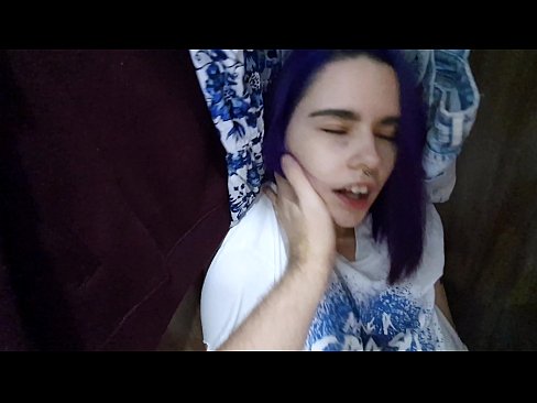 ❤️ Atopo a miña irmá no armario e axudouna a correrse Porno en nós ☑